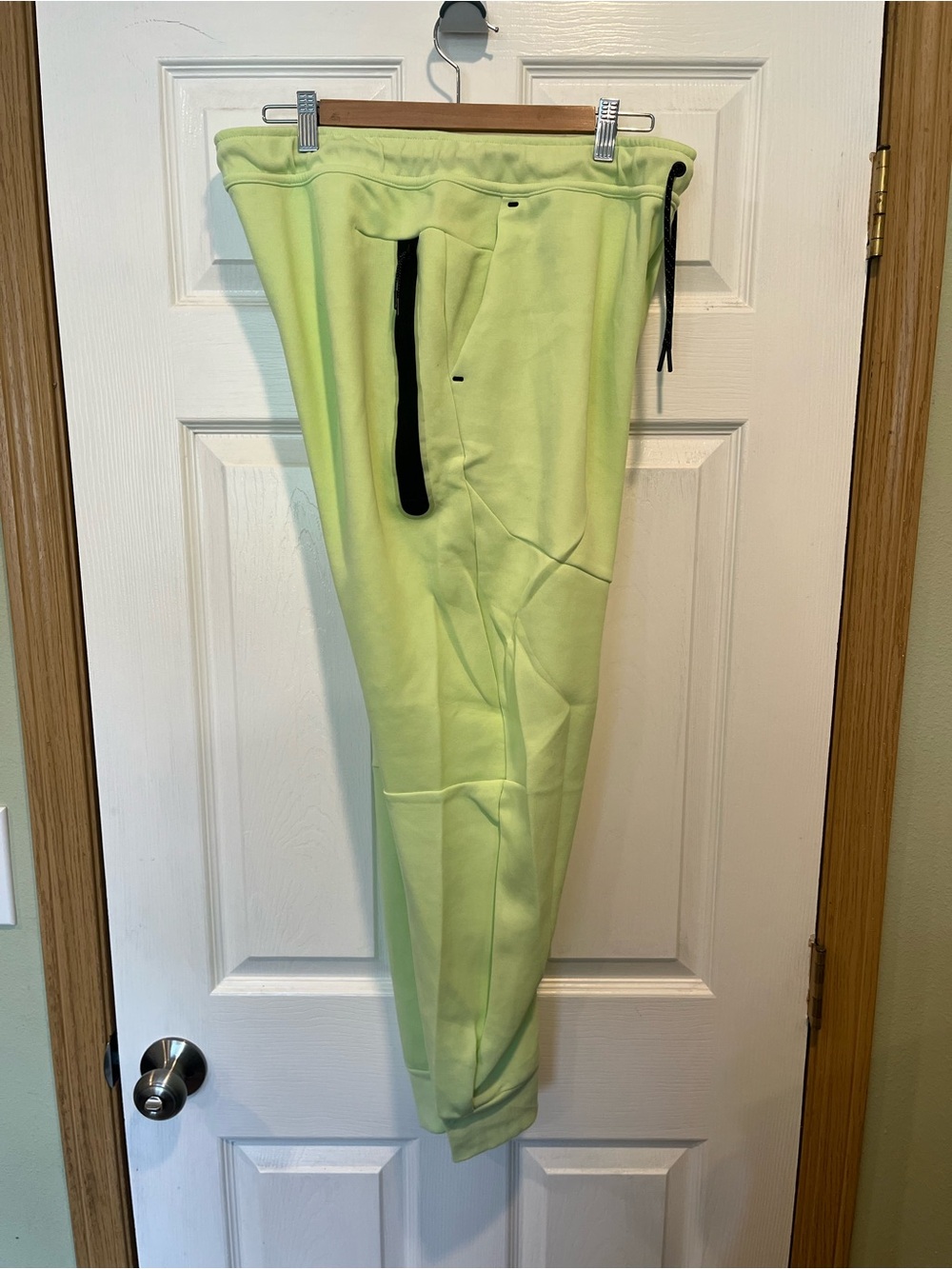 Nike Tech Fleece - Picture 2 of 6
